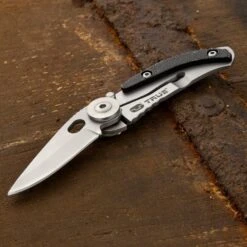 True Utility Skeleton Knife -Magasin Aventure Nordique couteau true utility skeleton knife 03