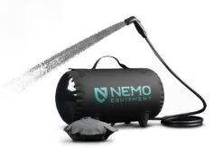 NEMO EQUIPMENT Douche Nemo Helio 4 NEMO EQUIPMENT Douche Nemo Helio -Magasin Aventure Nordique douche nemo helio pressure shower 02 2